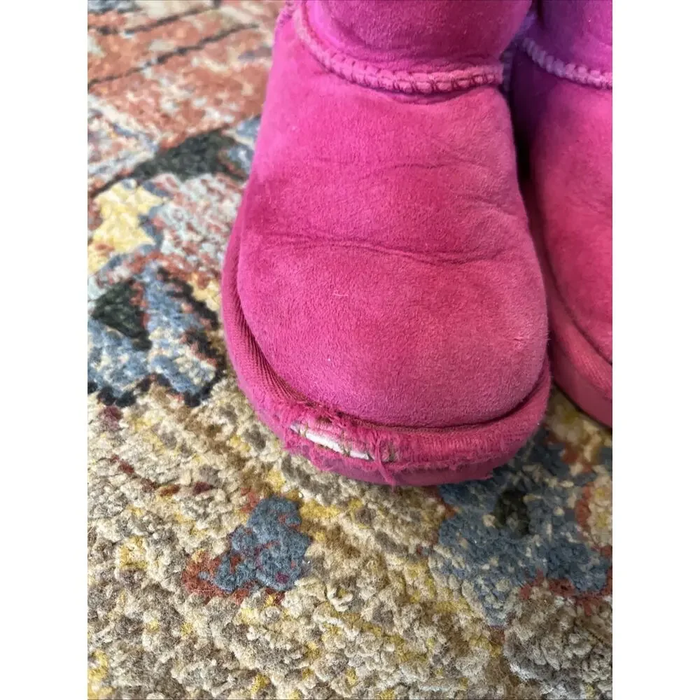 UGG play showing